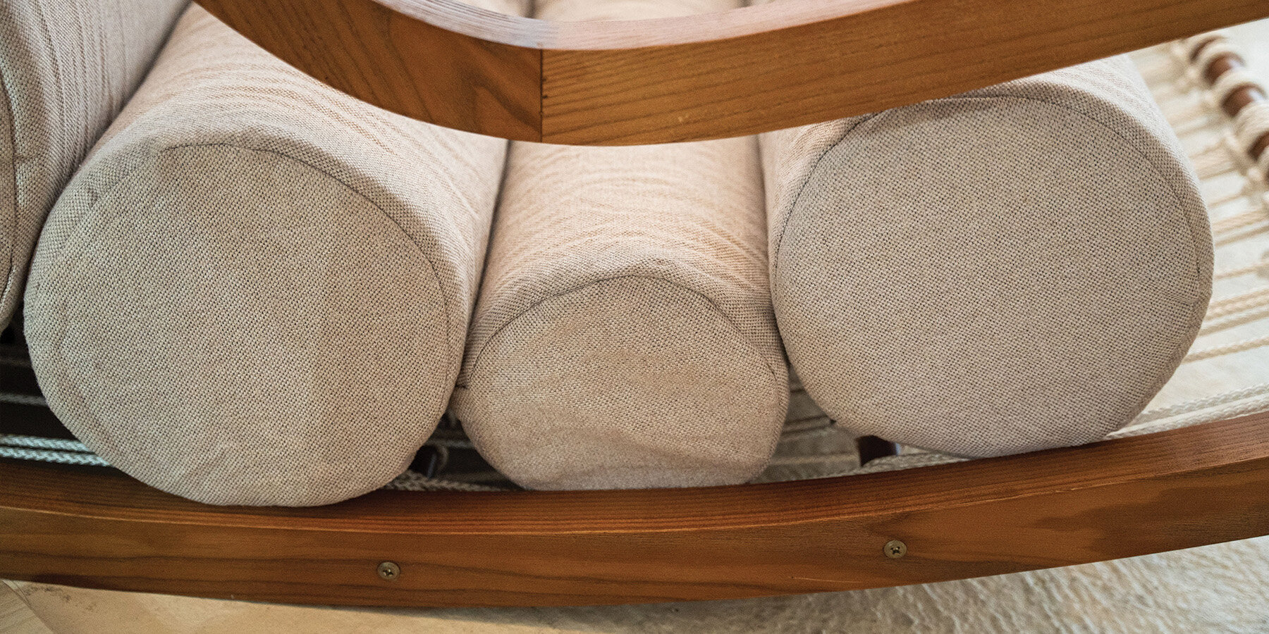 column-chair-yuhan-ivan-gu-modular-movable-cylindrical-cushions-designboom-1800-3