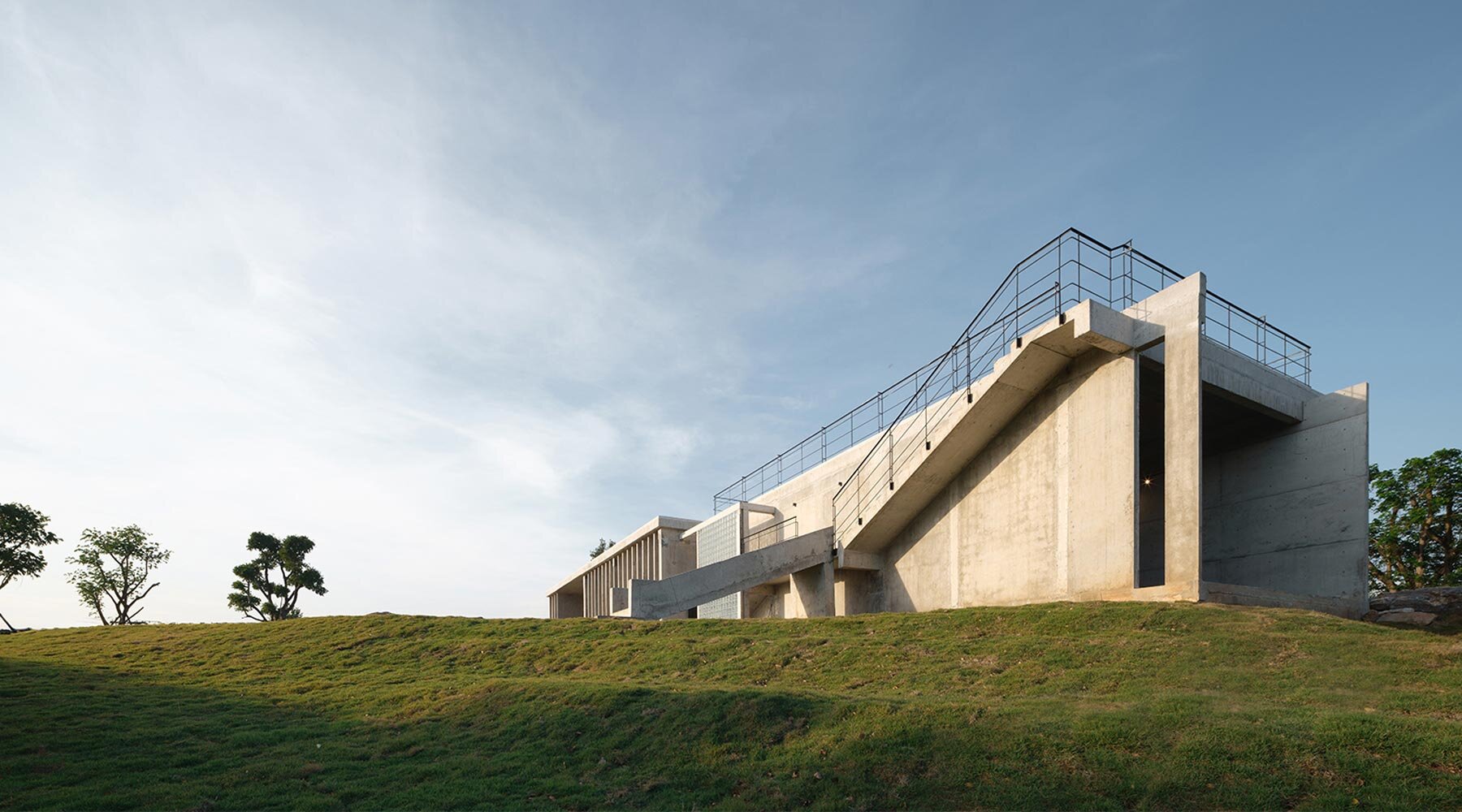 concrete-structure-mountainous-landscape-thailand-sim-studio-designboom-1800-2