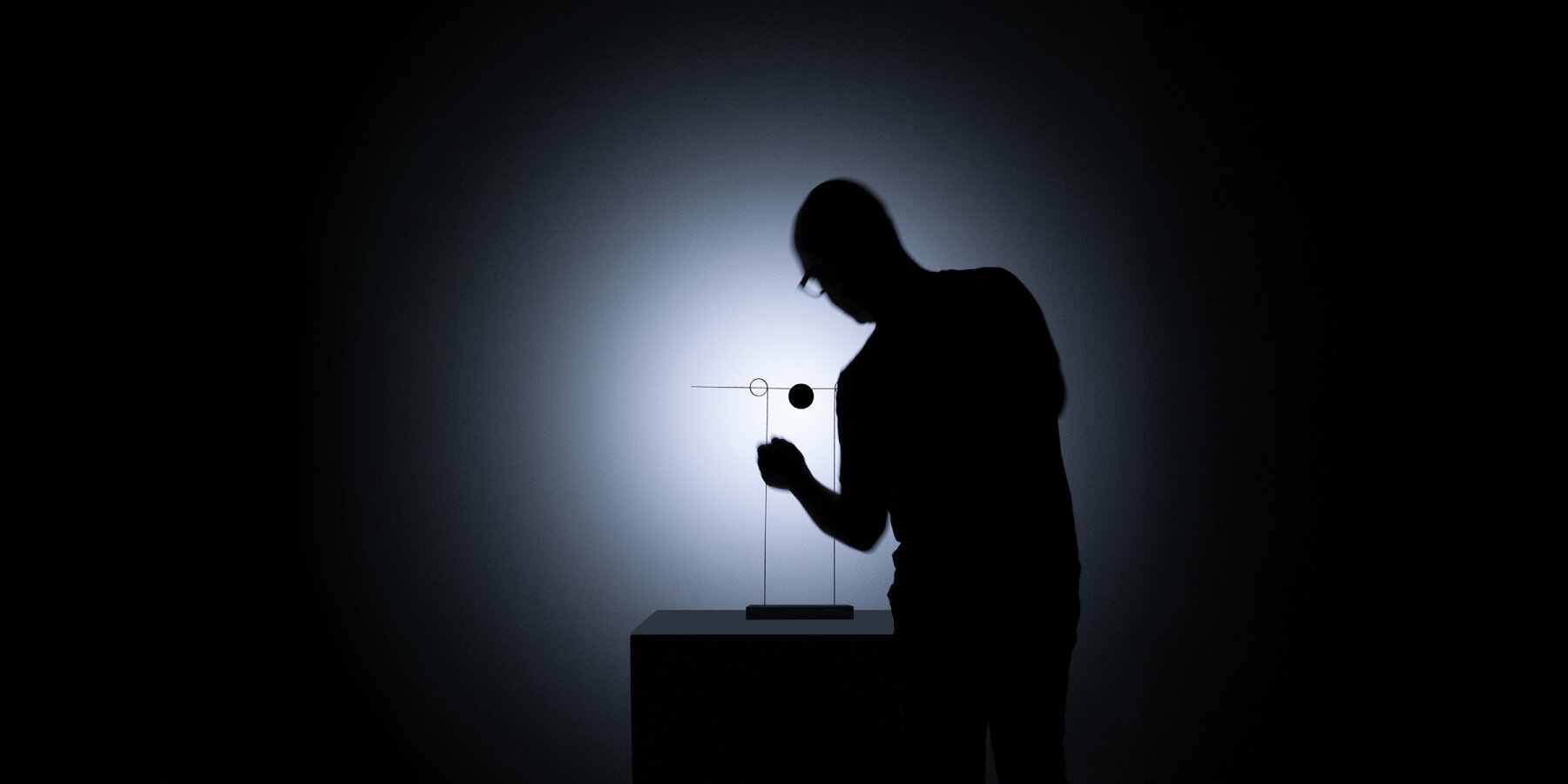 davide-groppi-renaissance-church-scenographic-lights-exhibition-piacenza-volumnia-designboom-ban