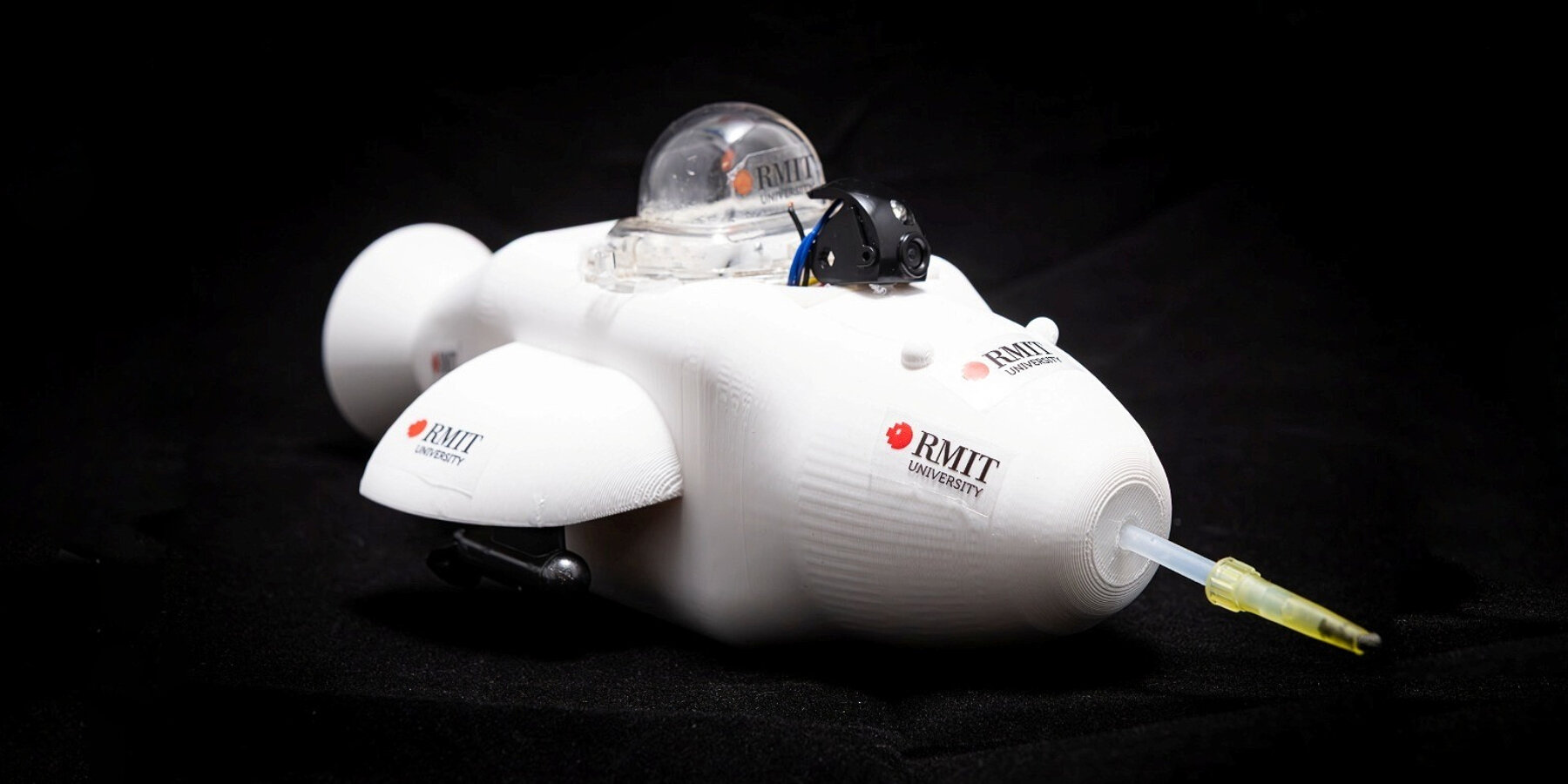 dolphin-shaped-mini-robot-oil-spills-sponge-filter-sea-urchin-designboom-ban