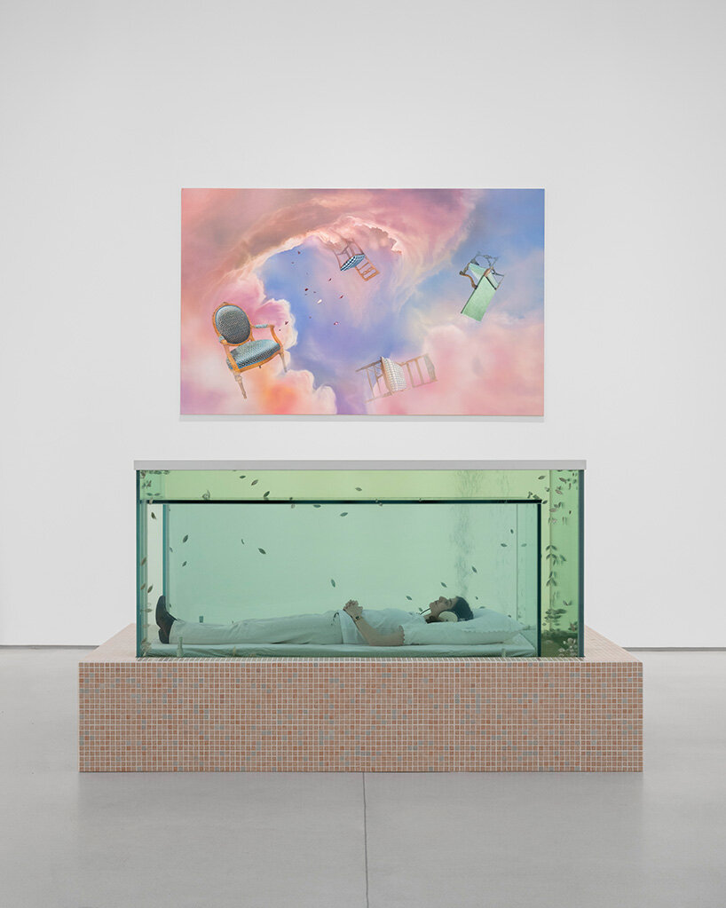 dreamlike aquarium chamber of 'kissing fish' at thaddaeus ropac paris invites visitors inside it - 3