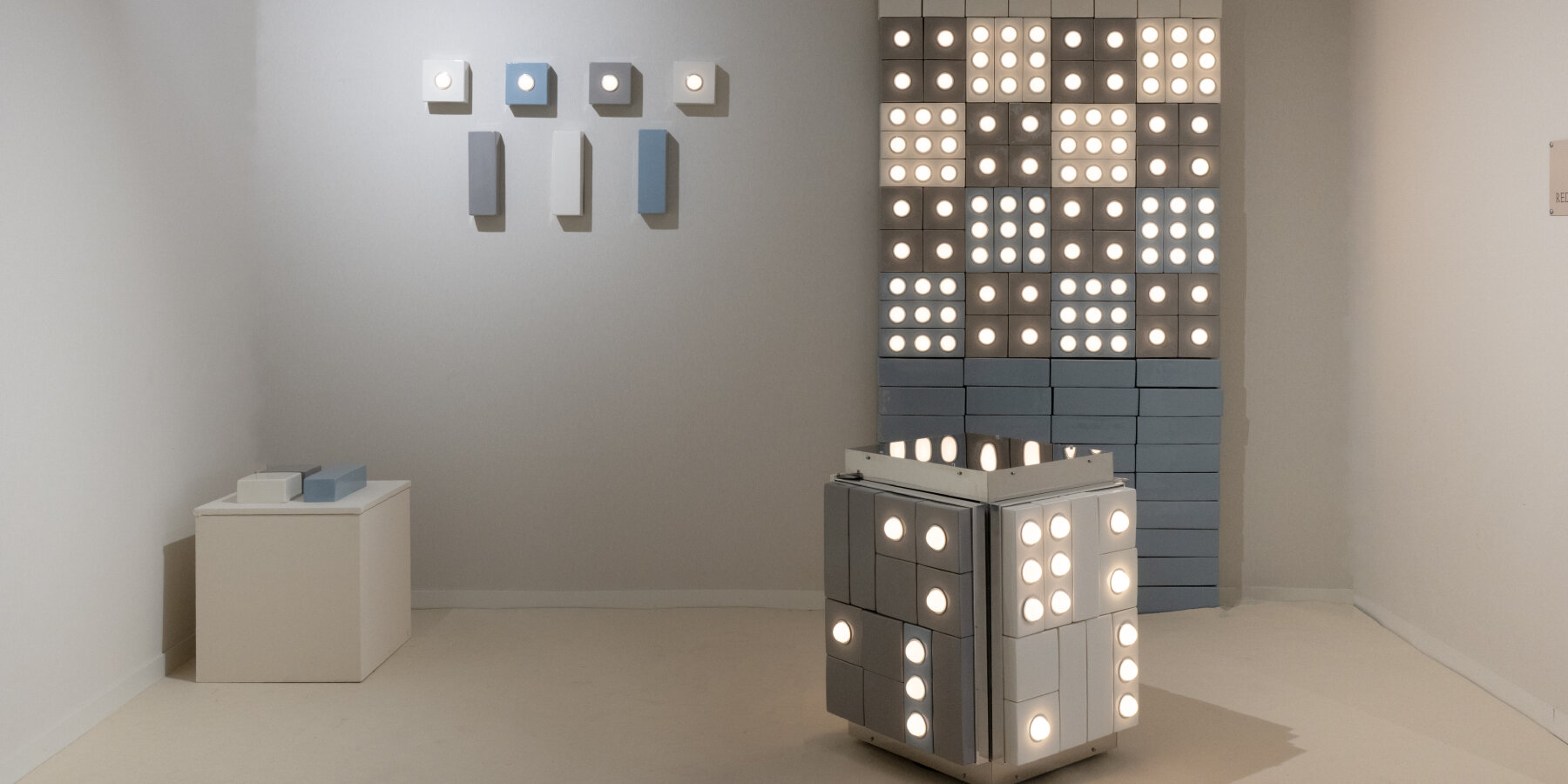 egg-shaped-bulbs-ceramic-bricks-light-modular-lamp-glowtile-redduo-leucos-matter-shape-paris-designboom-ban