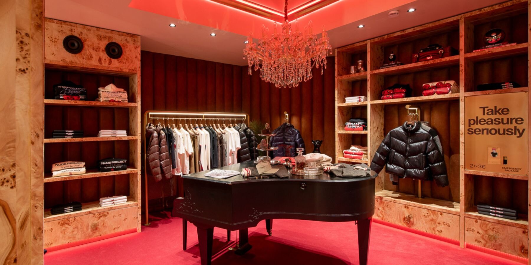 el-departamento-berlin-flagship-store-nude-project-designboom-1800-3