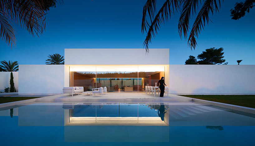 fran silvestre organizes three-part house around hovering living volume in spain - 15