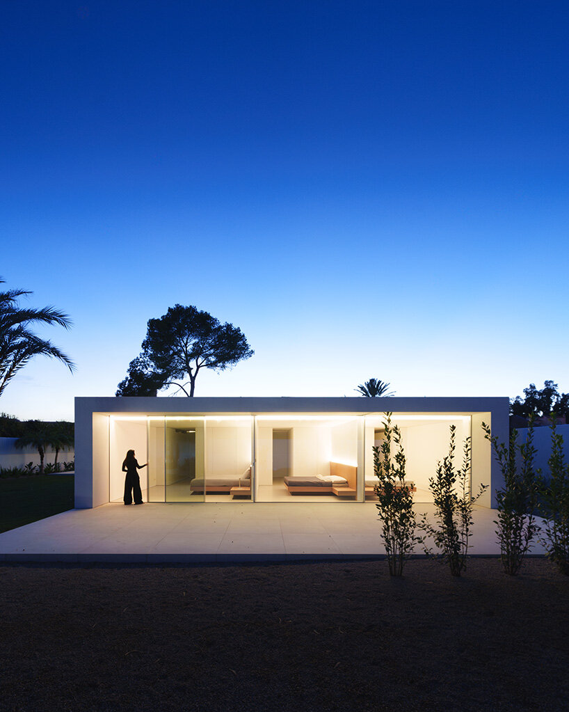 fran silvestre organizes three-part house around hovering living volume in spain - 14