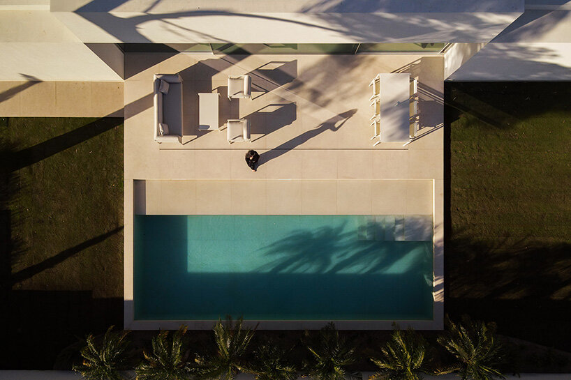 fran silvestre organizes three-part house around hovering living volume in spain - 8