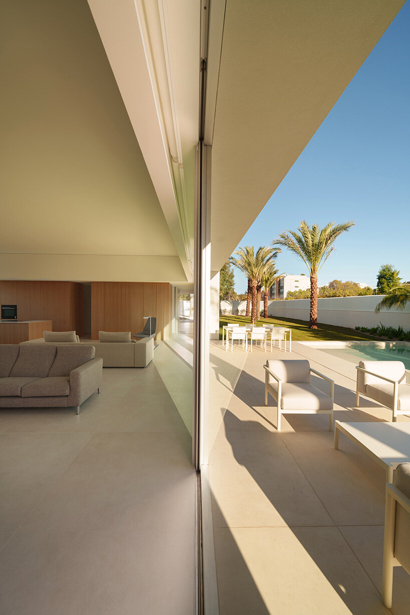 fran silvestre organizes three-part house around hovering living volume in spain - 10