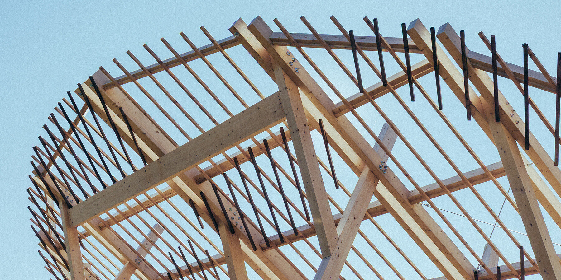 grriz-geometric-timber-stage-arc-of-setting-sun-italian-mountains01