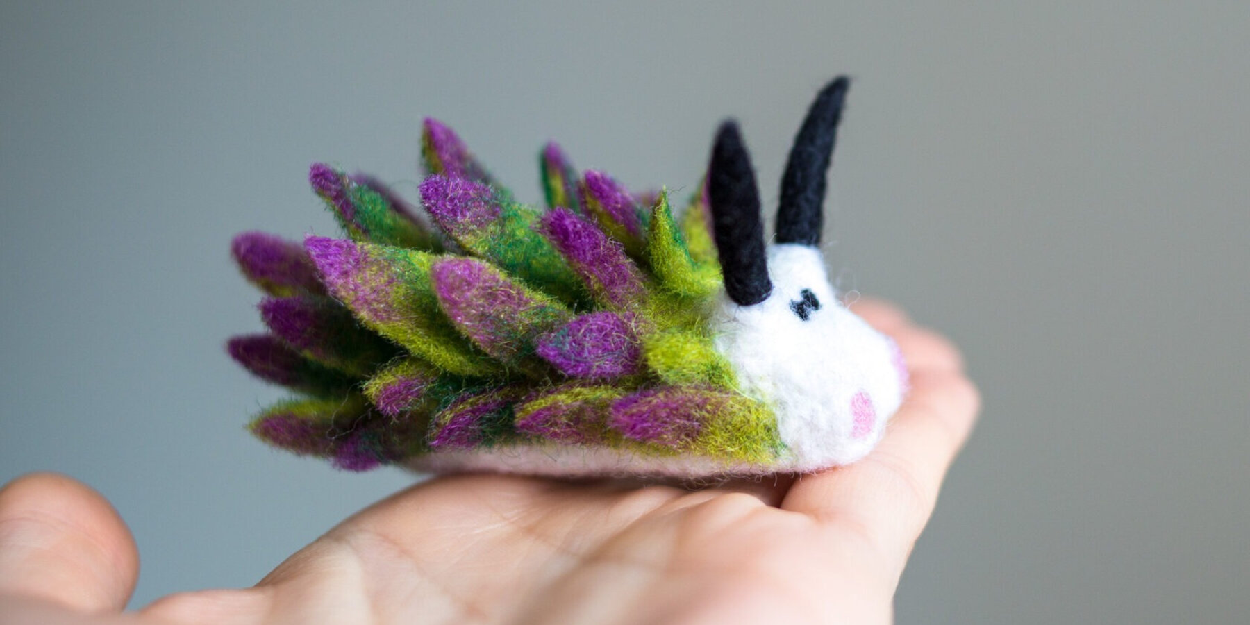hand-felted-sheep-wool-nudibranchs-marine-life-arina-bo-designboom-ban2
