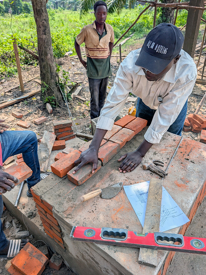 k&eacute;r&eacute; architecture shapes clinic across hillside in burundi to expand rural healthcare access - 7
