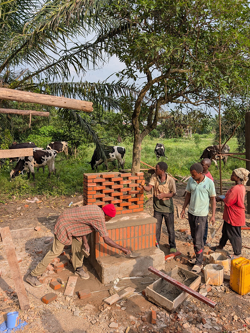 k&eacute;r&eacute; architecture shapes clinic across hillside in burundi to expand rural healthcare access - 8