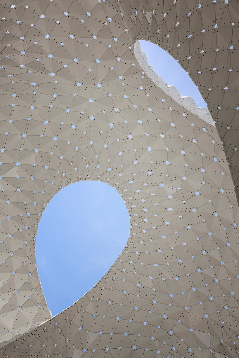 riveted aluminum panels form cocoon-like pavilion by MARC FORNES / THEVERYMANY - 9