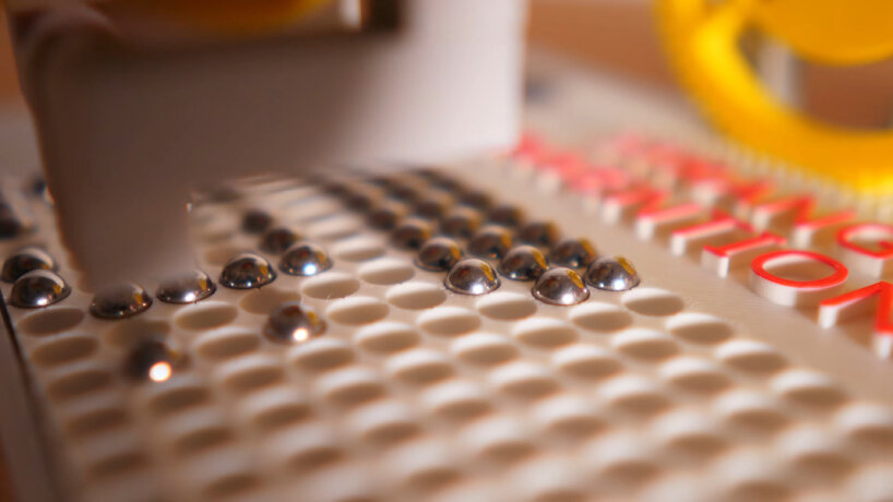 detailed view of the tiny steel balls