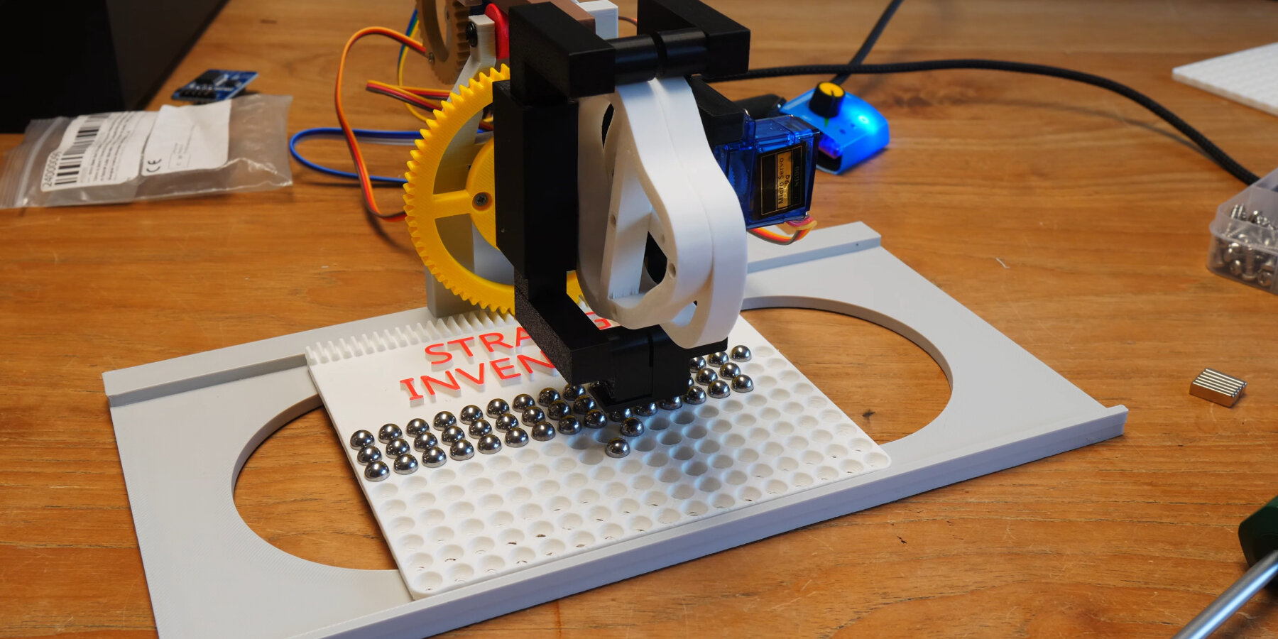 mechanical-marble-clock-steel-balls-pixel-like-digits-time-strange-inventions-designboom-ban