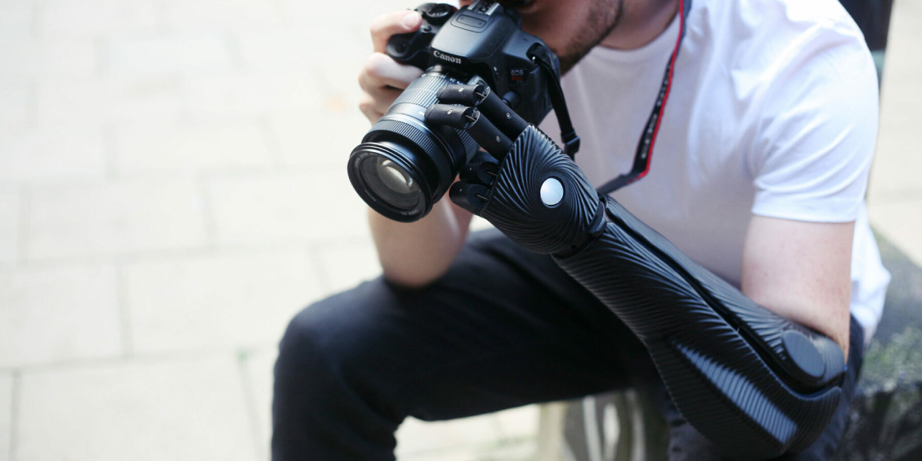 modern-assistive-designs-wearable-devices-regain-control-bodies-designboom-ban2