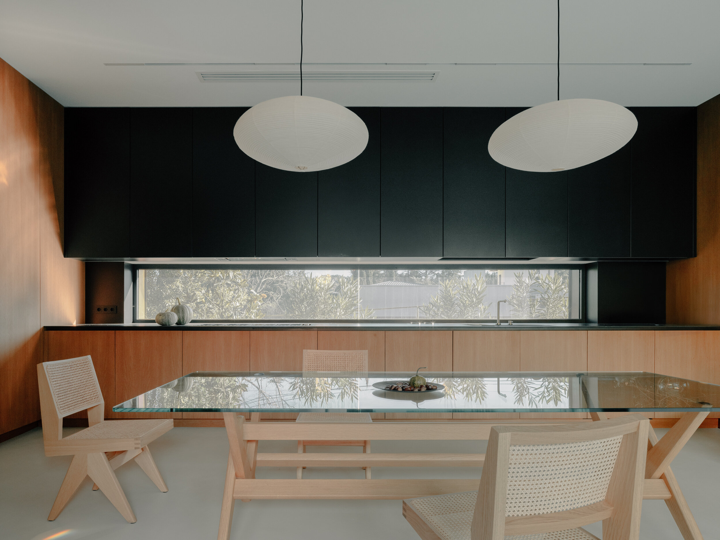 okrokana-tbilisi-house-iron-doors-timm-architecture-enclosure-light-adaptability-designboom-1800-4