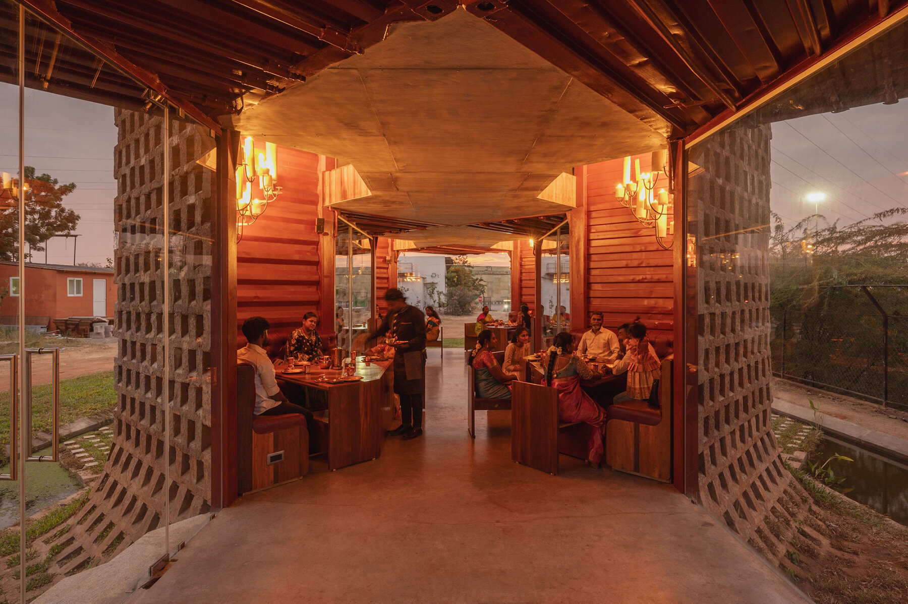 petti-restaurant-wallmakers-india-designboom-06a