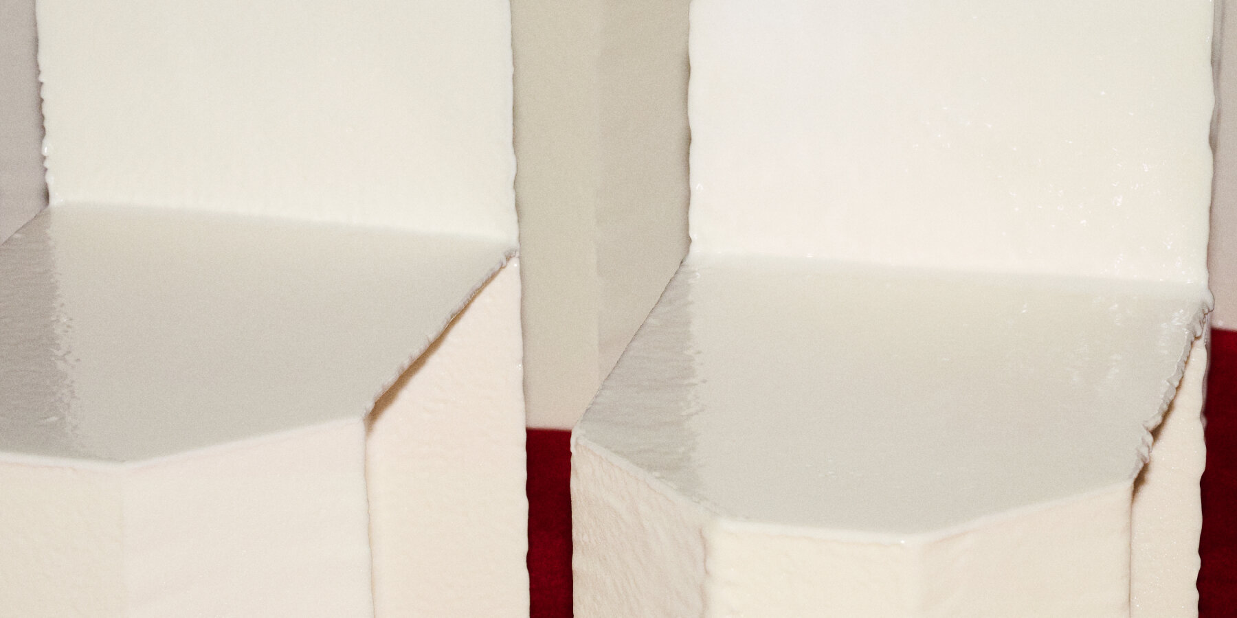 plastic-produce-disposable-containers-chairs-bottega-veneta-winter-2026-show-designboom-ban3