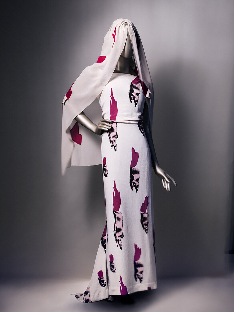 schiaparelli's UK museum debut at the V&A brings together dal&iacute;, man ray, and picasso - 12