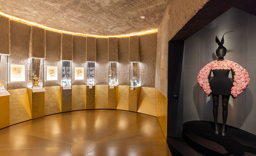 schiaparelli's UK museum debut at the V&A brings together dal&iacute;, man ray, and picasso - 9