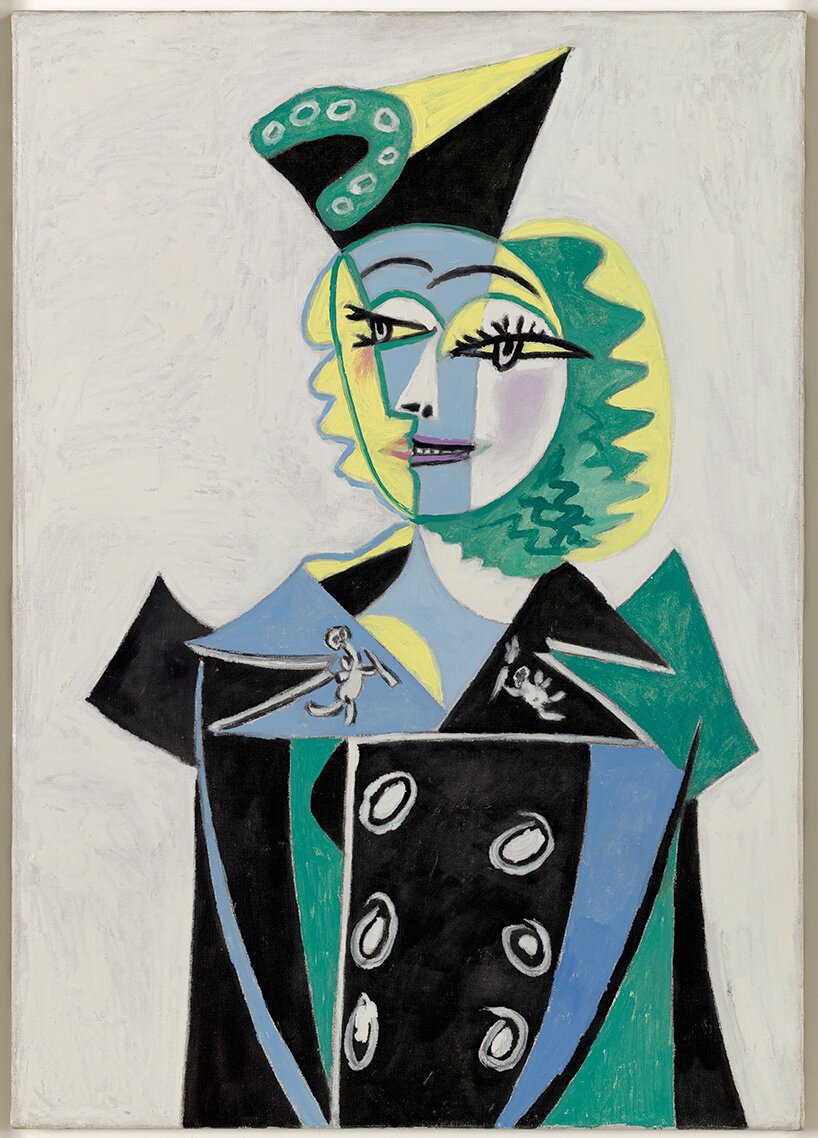 schiaparelli's UK museum debut at the V&A brings together dal&iacute;, man ray, and picasso - 13