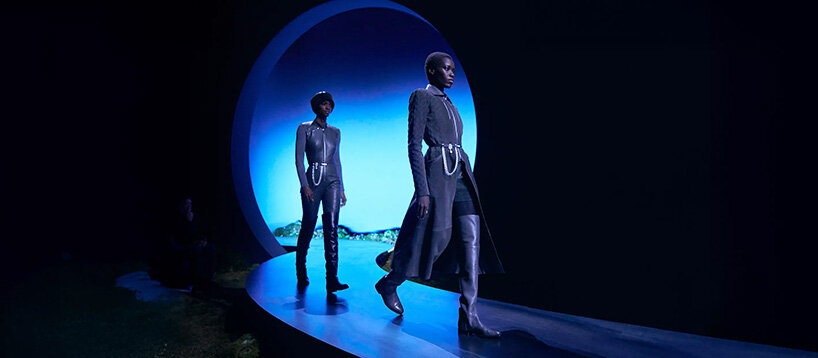 serpentine runway of moss and moonlight stages Herm&egrave;s FW26 show in paris - 4