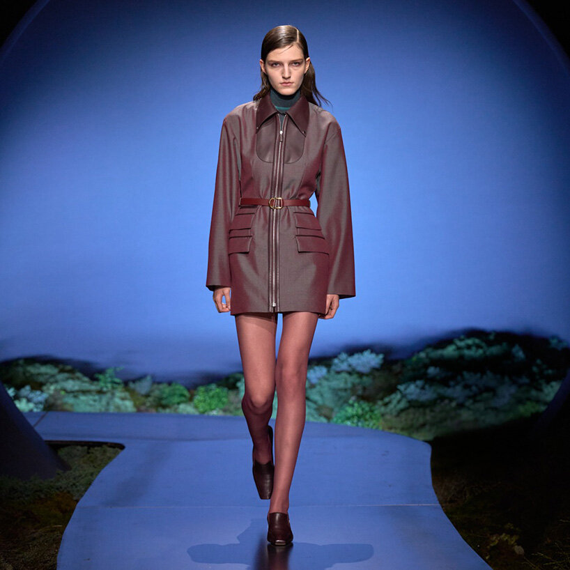 serpentine runway of moss and moonlight stages Herm&egrave;s FW26 show in paris - 7