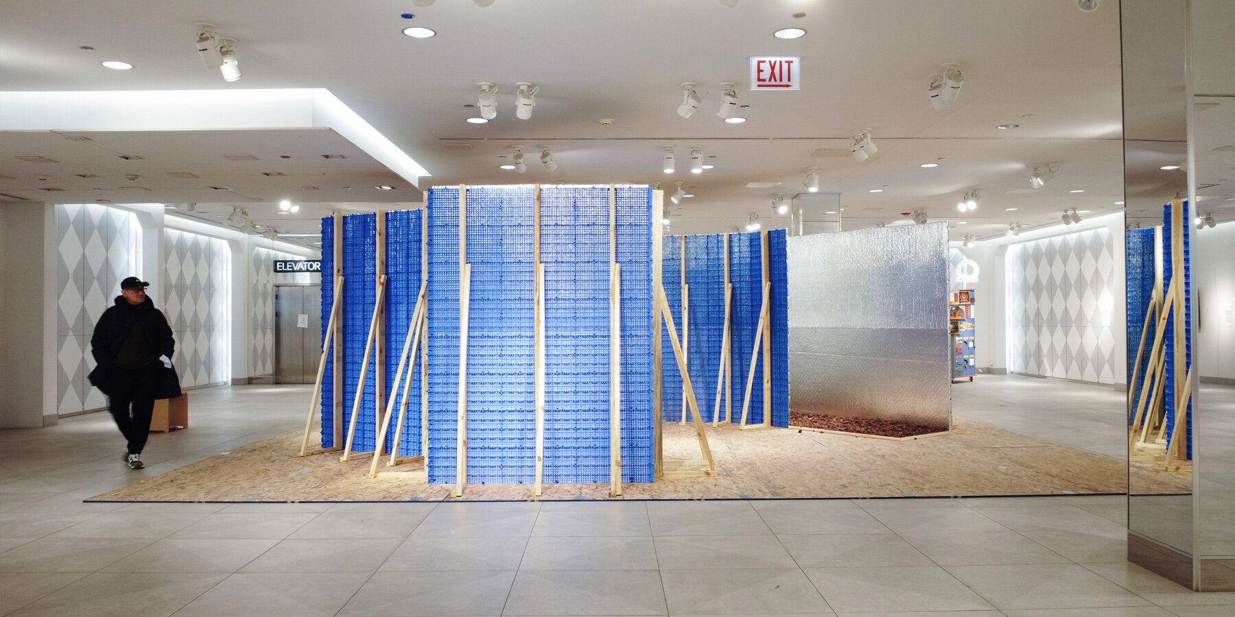 the-embellished-the-transient-and-the-ordinary-alsar-atelier-plastic-pallets-reversible-corridor-temporary-exhibition-designboom-1800-3