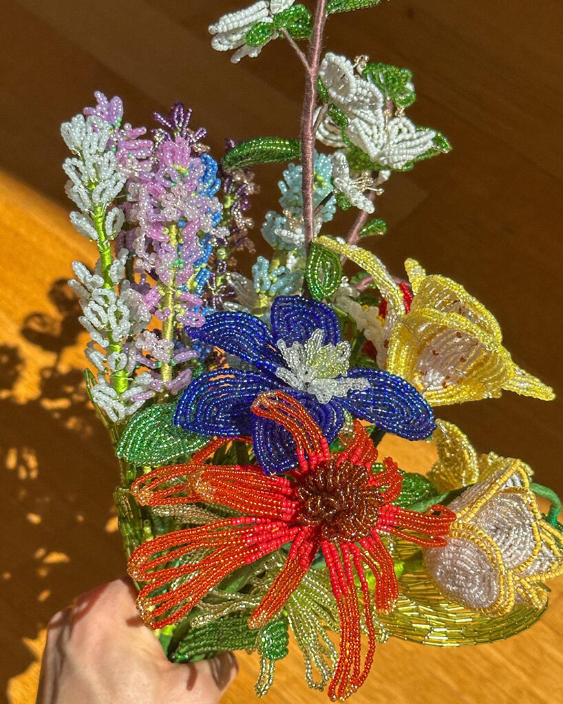 thousands of glass beads form delicate blossoms that never wilt in henri purnell's sculptures - 3