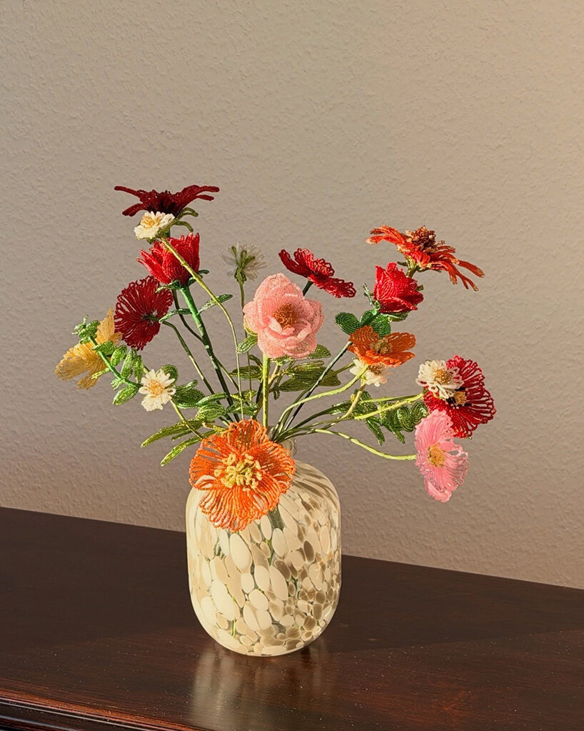 thousands of glass beads form delicate blossoms that never wilt in henri purnell's sculptures - 4