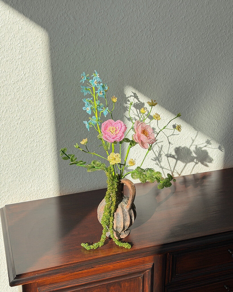 thousands of glass beads form delicate blossoms that never wilt in henri purnell's sculptures - 10