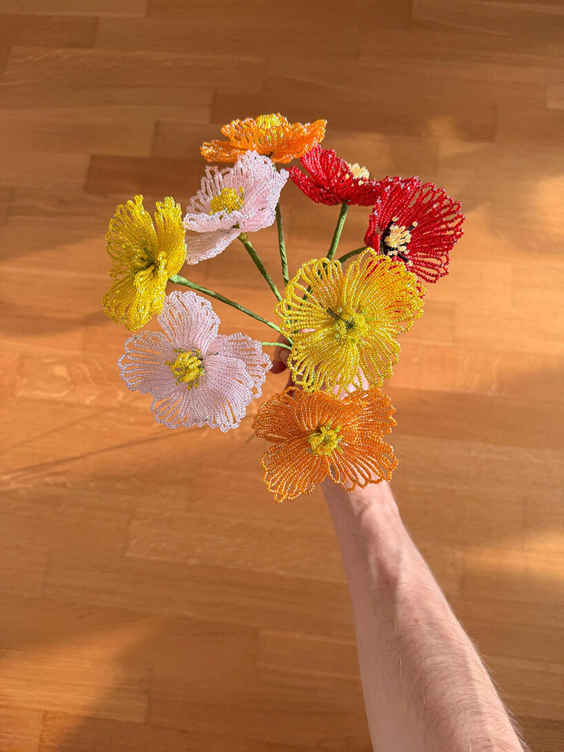 thousands of glass beads form delicate blossoms that never wilt in henri purnell's sculptures - 2