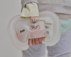 translucent wearable bag converts heartbeats into slow pulses to help users calm down
