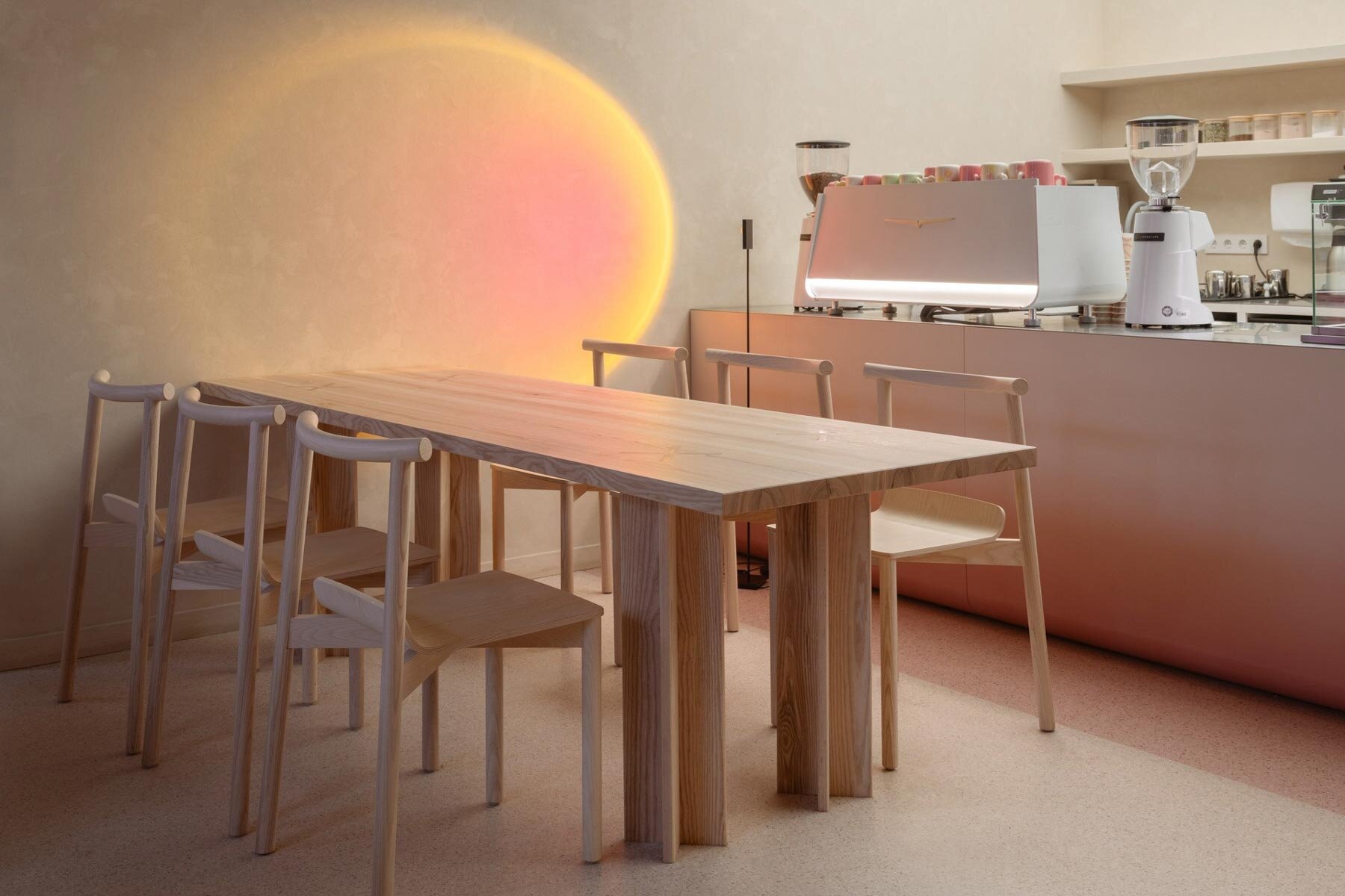 vokrug-podrug-coffee-shop-concept-store-quadrum-studio-girls-gymnasium-russia-designboom-1800-3