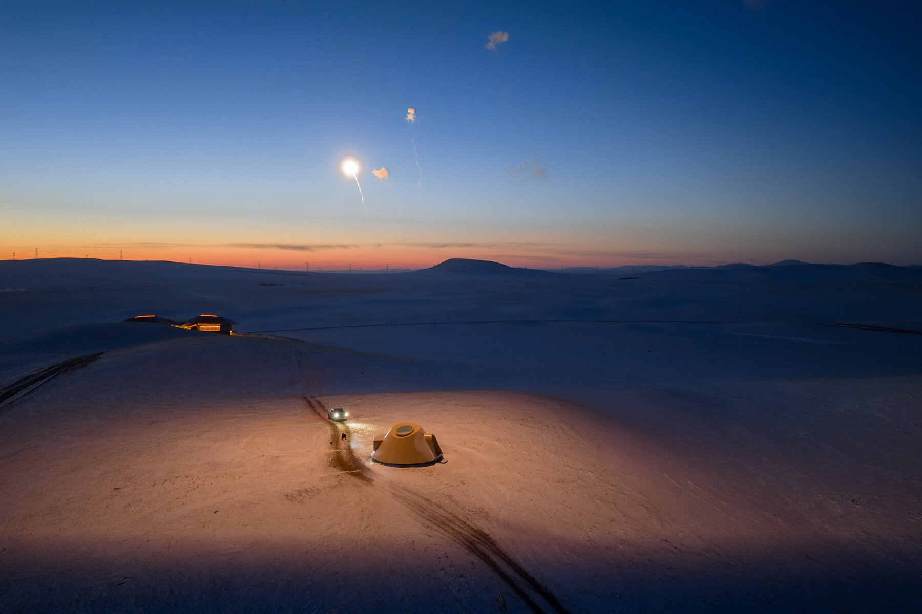 volcano-shaped-cabins-inner-mongolias-steppe-plat-asias-hotel-arrivals-designboom-large01
