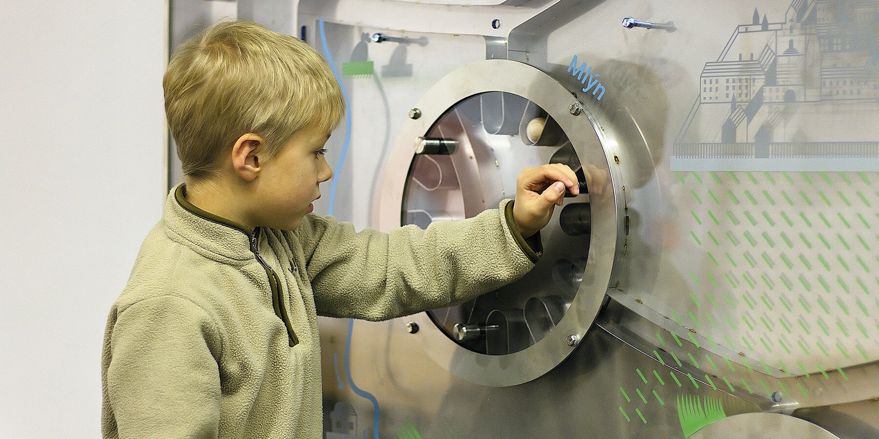 water-run-matyas-barak-interactive-installation-circulation-water-mechanical-spatial-system-designboom-1800-3