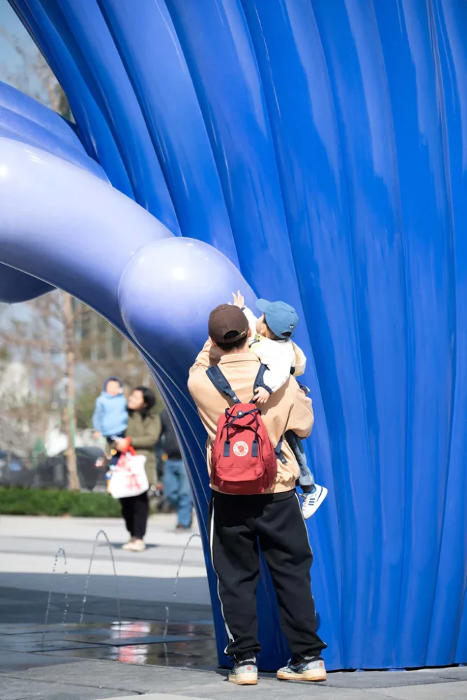 giant balloon-like whale sculpture emerges along the waterfront of zhanjiang - 1
