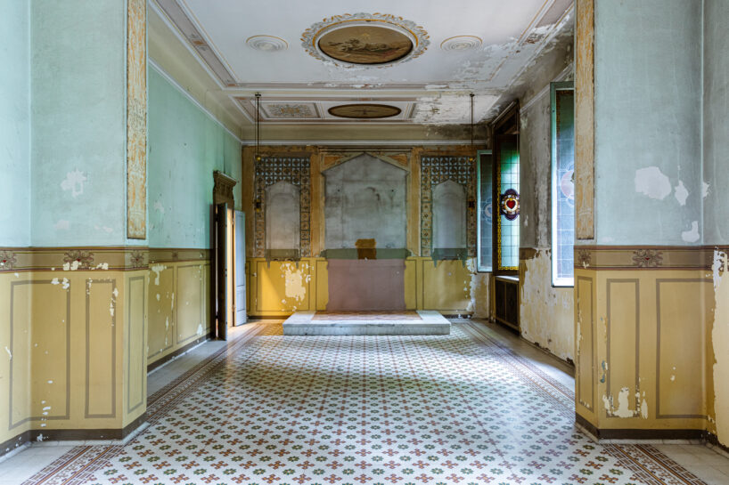 a stone wedding, meditating chairs and dinner for rodents: objects try on new lives at baggio military hospital - 1