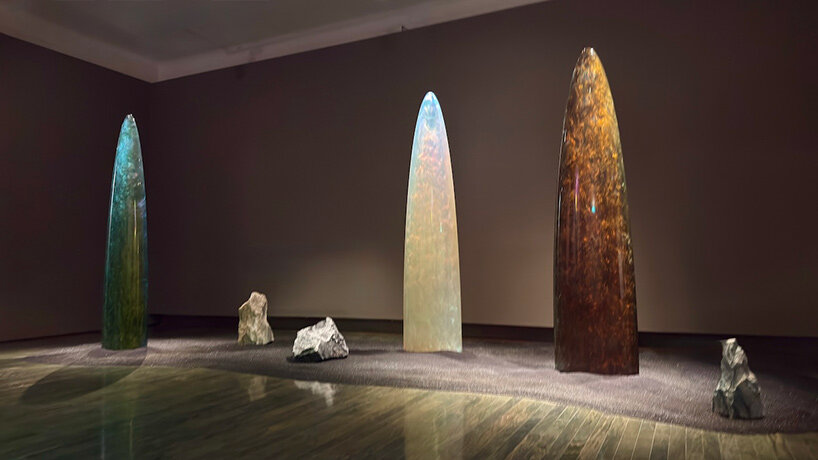 gisela colón's iridescent, otherworldly monoliths inspire moments of dreamlike reflection - 2