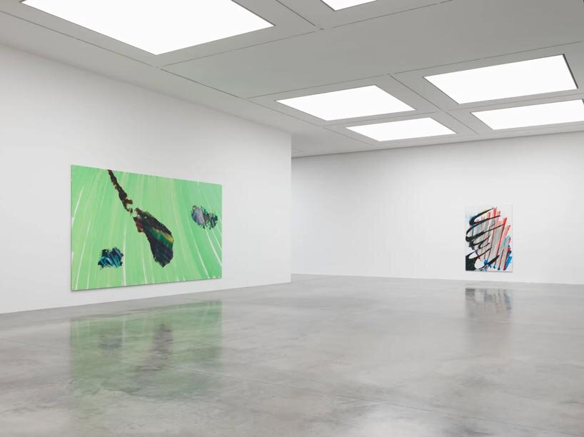 paint unfolds across earth, canvas, and space in katharina grosse’s london exhibition - 7