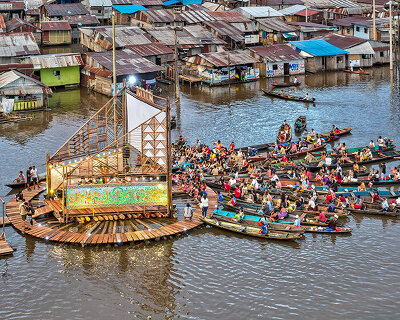 as waters rise in the peruvian amazon, espacio común's cinema stage gathers a city afloat