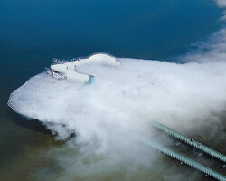 building with air: soft architectures and atmospheric worlds from warhol to A.A. murakami