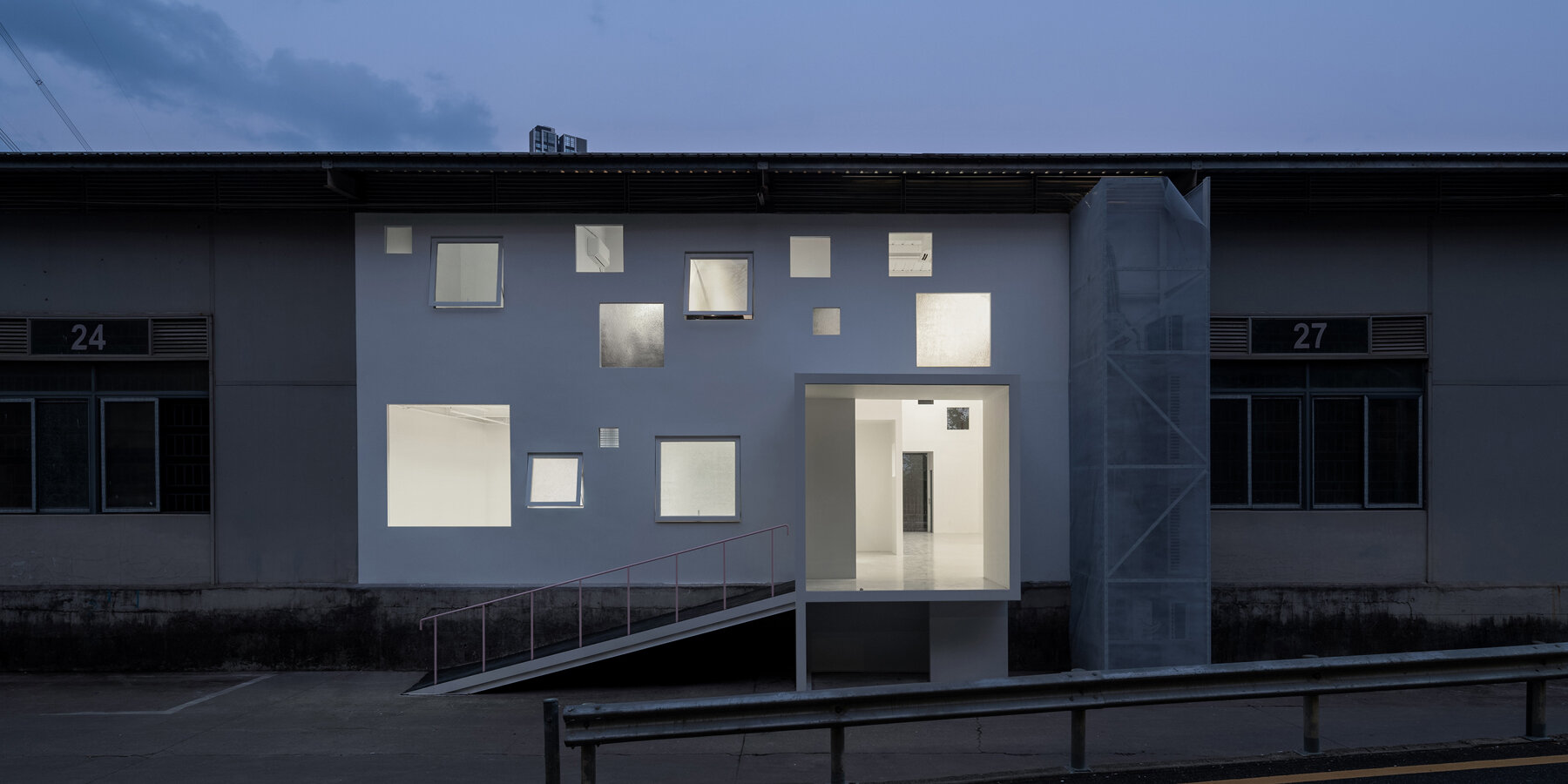apelron-contemporary-aether-architects-archigress-railway-warehouse-exhibition-space-shenzhen-designboom-1800-3