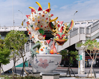 arno coenen bejewels dragon sculptures with taiwanese ingredients at huannan market
