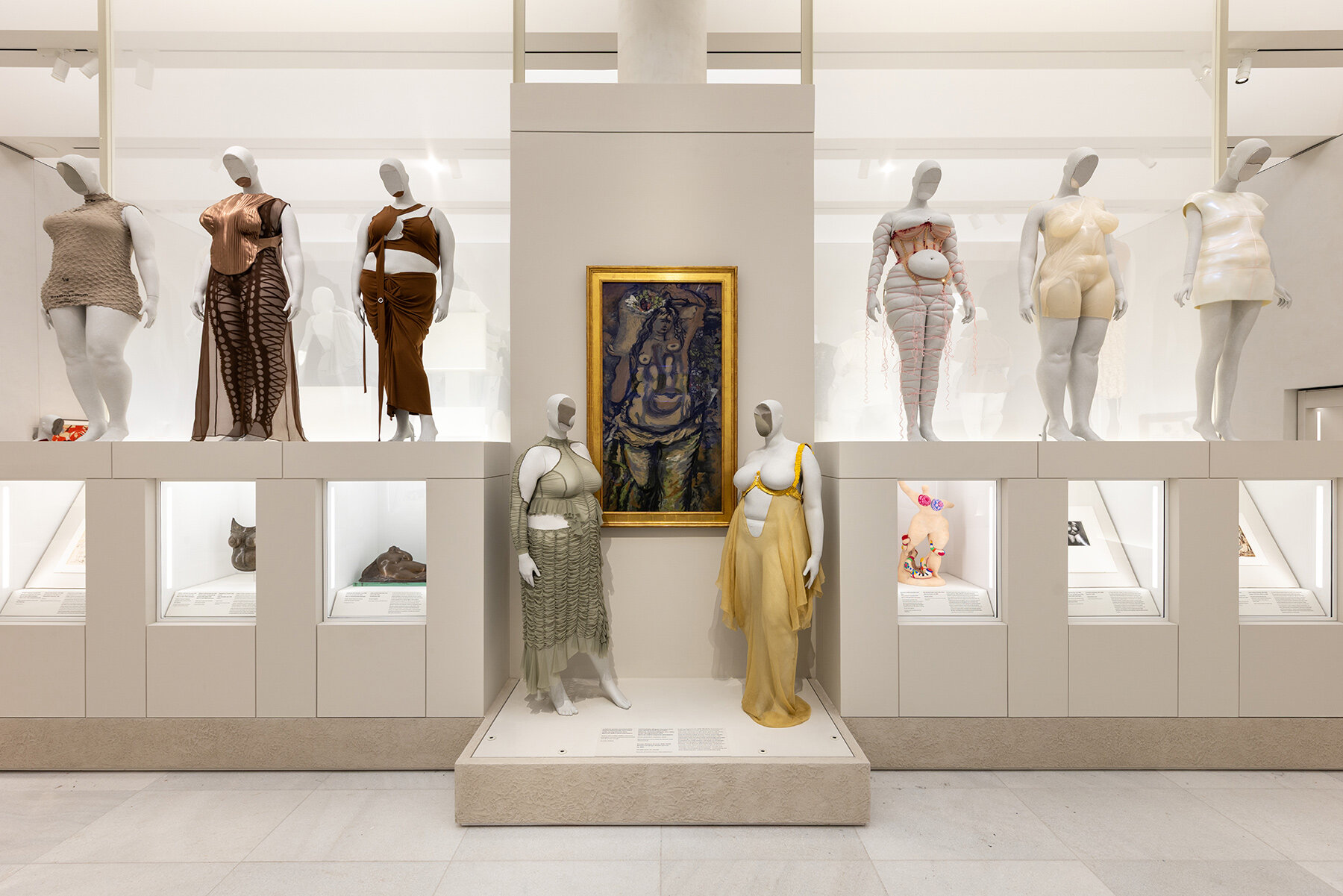 costume-art-metropolitan-museum-art-real-bodies-3D-scanned-mannequins-designboom-06a
