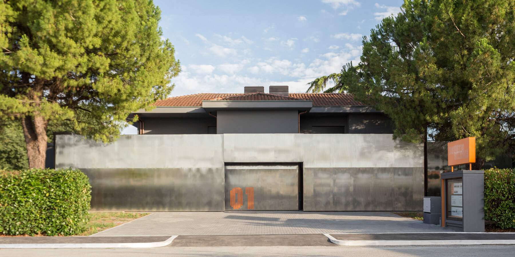 distretto-solidale-cesena-italy-social-support-center-pier-curra-architettura-designboom-1800-2