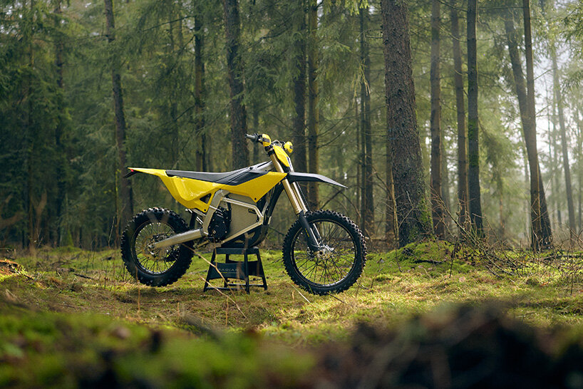 EXR electric enduro motorcycle by radian swaps batteries in under 30 seconds - 7