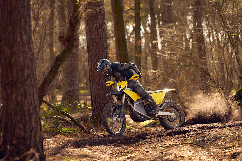 EXR electric enduro motorcycle by radian swaps batteries in under 30 seconds - 11
