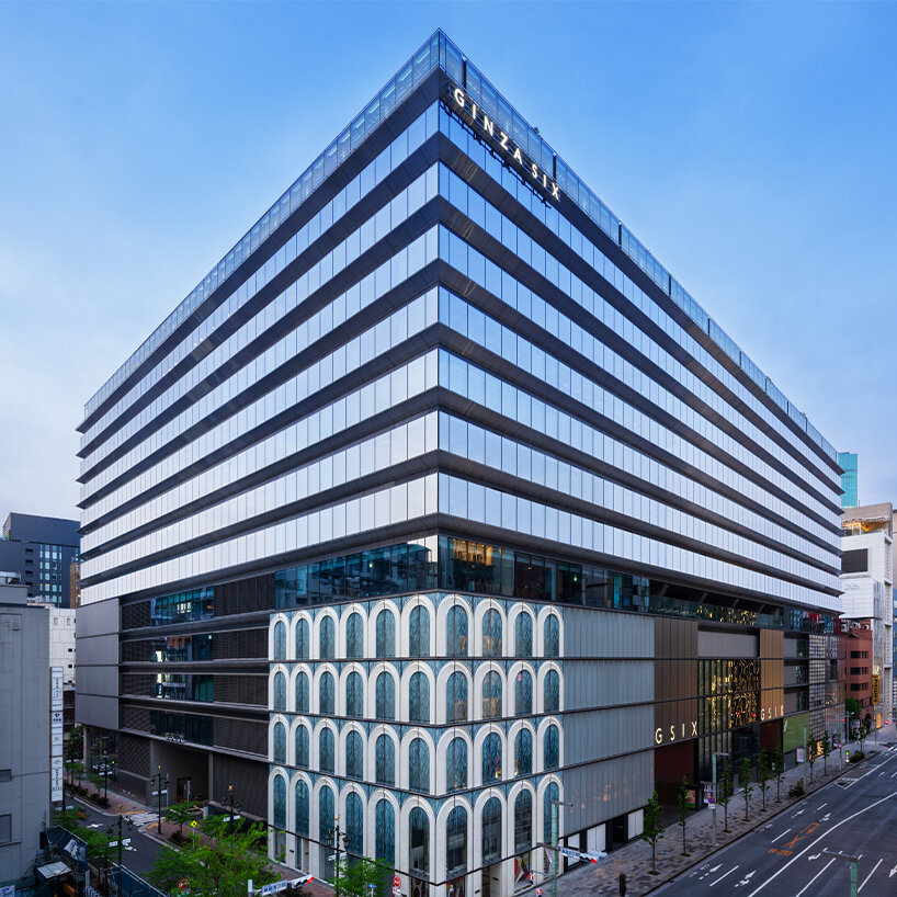 Julian Opie choreographs digital floating marathon at GINZA SIX, tokyo - 4