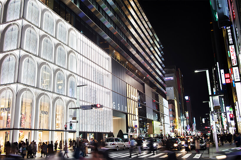 Julian Opie choreographs digital floating marathon at GINZA SIX, tokyo - 6